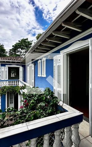 Casa à venda com 254m², 5 quartos e 2 vagas Casa à venda com 254m², 5 quartos e 2 vagasVaranda Suítes