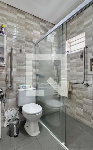 Casa à venda com 254m², 5 quartos e 2 vagas Casa à venda com 254m², 5 quartos e 2 vagasBanheiro Suíte 2 fundos