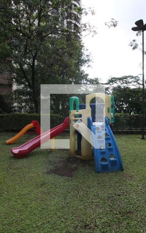 Apartamento à venda com 198m², 4 quartos e 3 vagasÁrea comum - Playground