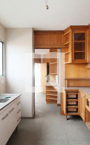 Apartamento à venda com 198m², 4 quartos e 3 vagasCozinha - Armários