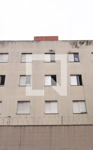 Apartamento à venda com 50m², 3 quartos e 1 vagaFachada do condomínio - Placa instalada na janela do imóvel