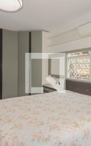 Casa à venda com 1089m², 5 quartos e 3 vagas Casa à venda com 1089m², 5 quartos e 3 vagasSuíte