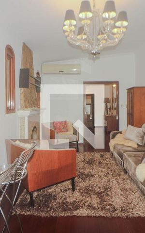 Casa à venda com 1089m², 5 quartos e 3 vagas Casa à venda com 1089m², 5 quartos e 3 vagasSala