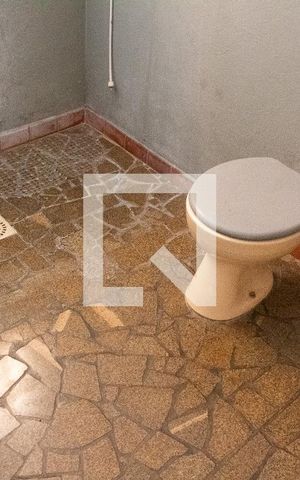 Casa à venda com 197m², 2 quartos e 1 vaga Casa à venda com 197m², 2 quartos e 1 vagaBANHEIRO DA EDICULA