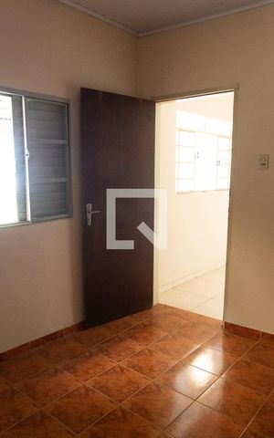 Casa à venda com 197m², 2 quartos e 1 vaga Casa à venda com 197m², 2 quartos e 1 vagaQUARTO DA EDICULA