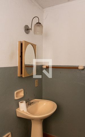 Casa à venda com 197m², 2 quartos e 1 vaga Casa à venda com 197m², 2 quartos e 1 vagaBANHEIRO DA EDICULA