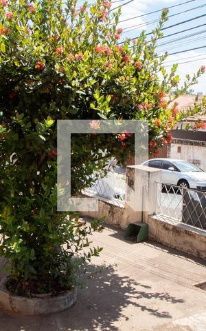 Casa à venda com 197m², 2 quartos e 1 vaga Casa à venda com 197m², 2 quartos e 1 vagaÁREA EXTERNA FRENTE
