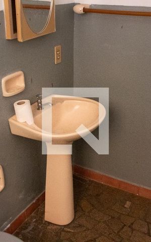Casa à venda com 197m², 2 quartos e 1 vaga Casa à venda com 197m², 2 quartos e 1 vagaBANHEIRO DA EDICULA