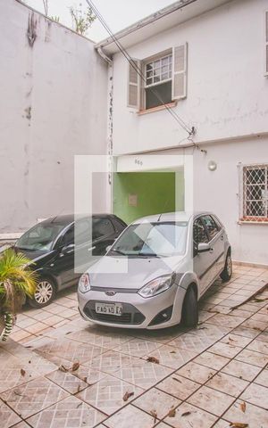 Casa à venda com 220m², 4 quartos e 4 vagas Casa à venda com 220m², 4 quartos e 4 vagasGaragem