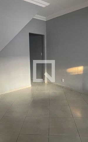 Casa à venda com 132m², 3 quartos e 2 vagas Casa à venda com 132m², 3 quartos e 2 vagasSala