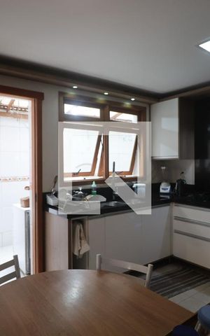 Casa à venda com 245m², 3 quartos e 4 vagasCozinha