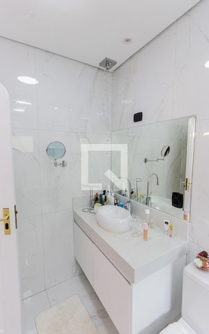Casa à venda com 340m², 5 quartos e 6 vagas Casa à venda com 340m², 5 quartos e 6 vagasBanheiro da Suíte 2