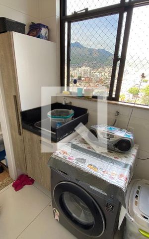 Apartamento à venda com 190m², 4 quartos e 2 vagas Apartamento à venda com 190m², 4 quartos e 2 vagasÁrea de Serviço