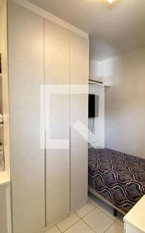 Apartamento à venda com 190m², 4 quartos e 2 vagas Apartamento à venda com 190m², 4 quartos e 2 vagasQuarto de Serviço