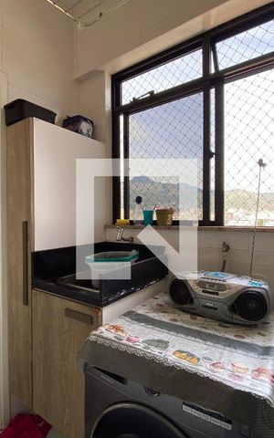 Apartamento à venda com 190m², 4 quartos e 2 vagas Apartamento à venda com 190m², 4 quartos e 2 vagasCozinha e Área de Serviço
