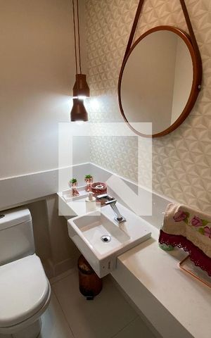 Apartamento à venda com 190m², 4 quartos e 2 vagas Apartamento à venda com 190m², 4 quartos e 2 vagasBanheiro