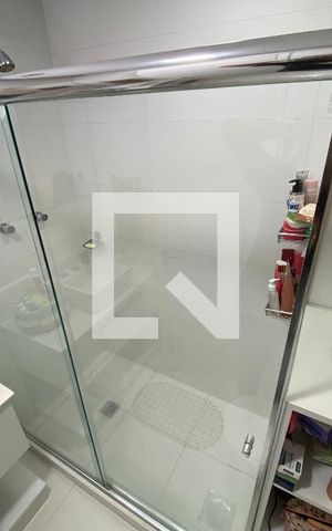 Apartamento à venda com 190m², 4 quartos e 2 vagas Apartamento à venda com 190m², 4 quartos e 2 vagasBanheiro do Quarto 1