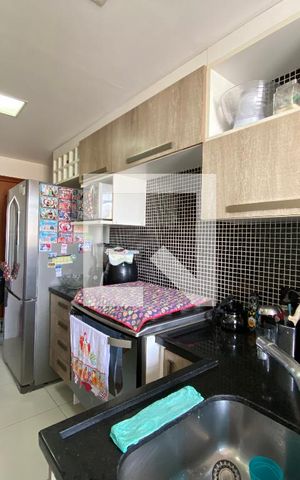 Apartamento à venda com 190m², 4 quartos e 2 vagas Apartamento à venda com 190m², 4 quartos e 2 vagasCozinha e Área de Serviço