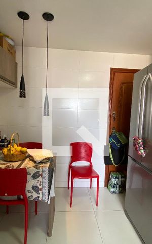 Apartamento à venda com 190m², 4 quartos e 2 vagas Apartamento à venda com 190m², 4 quartos e 2 vagasCozinha e Área de Serviço