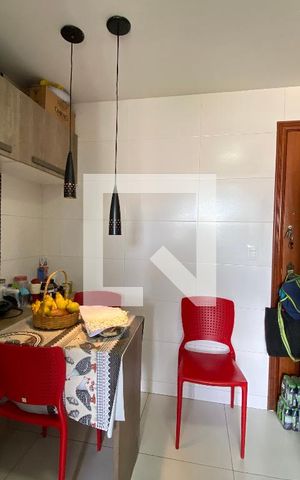 Apartamento à venda com 190m², 4 quartos e 2 vagas Apartamento à venda com 190m², 4 quartos e 2 vagasCozinha e Área de Serviço