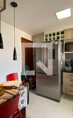 Apartamento à venda com 190m², 4 quartos e 2 vagas Apartamento à venda com 190m², 4 quartos e 2 vagasCozinha e Área de Serviço