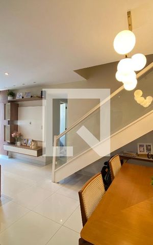 Apartamento à venda com 190m², 4 quartos e 2 vagas Apartamento à venda com 190m², 4 quartos e 2 vagasSala