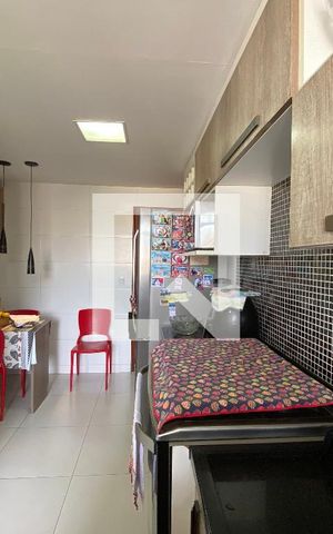 Apartamento à venda com 190m², 4 quartos e 2 vagas Apartamento à venda com 190m², 4 quartos e 2 vagasCozinha e Área de Serviço