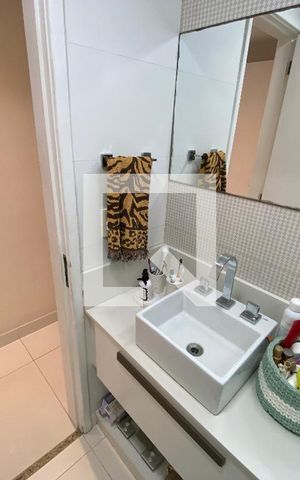 Apartamento à venda com 190m², 4 quartos e 2 vagas Apartamento à venda com 190m², 4 quartos e 2 vagasBanheiro do Quarto 1
