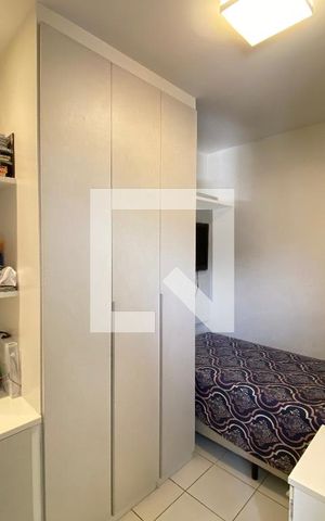 Apartamento à venda com 190m², 4 quartos e 2 vagas Apartamento à venda com 190m², 4 quartos e 2 vagasQuarto de Serviço