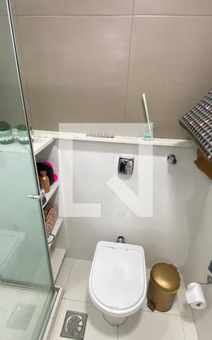 Apartamento à venda com 190m², 4 quartos e 2 vagas Apartamento à venda com 190m², 4 quartos e 2 vagasBanheiro do Quarto 1