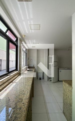 Apartamento à venda com 190m², 4 quartos e 2 vagas Apartamento à venda com 190m², 4 quartos e 2 vagasÁrea comum - Salão de festas