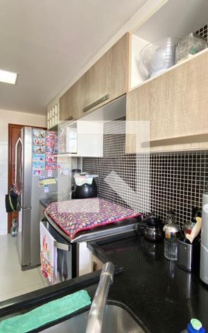 Apartamento à venda com 190m², 4 quartos e 2 vagas Apartamento à venda com 190m², 4 quartos e 2 vagasCozinha e Área de Serviço