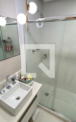 Apartamento à venda com 190m², 4 quartos e 2 vagas Apartamento à venda com 190m², 4 quartos e 2 vagasBanheiro do Quarto 1