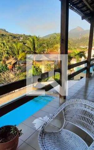 Casa de condomínio à venda com 272m², 3 quartos e 5 vagas