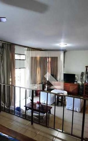 Casa de condomínio à venda com 272m², 3 quartos e 5 vagas