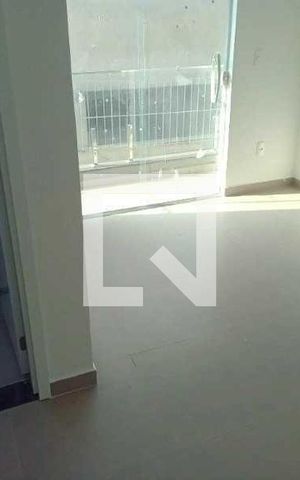 Casa à venda com 81m², 2 quartos e sem vaga