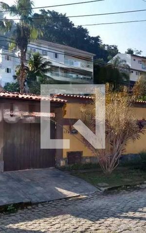 Casa de condomínio à venda com 312m², 4 quartos e 3 vagas
