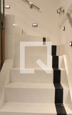 Apartamento para alugar com 77m², 1 quarto e 2 vagasEscada