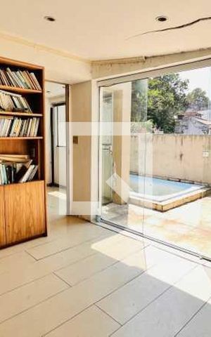 Casa à venda com 300m², 4 quartos e 2 vagas