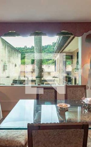 Casa à venda com 567m², 3 quartos e 3 vagas