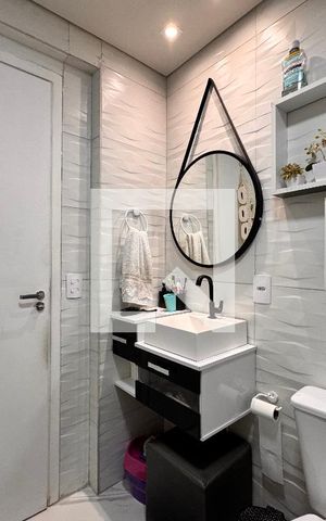 Apartamento à venda com 47m², 2 quartos e 1 vaga Apartamento à venda com 47m², 2 quartos e 1 vagaBanheiro