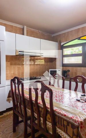 Casa para alugar com 750m², 4 quartos e 5 vagas Casa para alugar com 750m², 4 quartos e 5 vagasCozinha