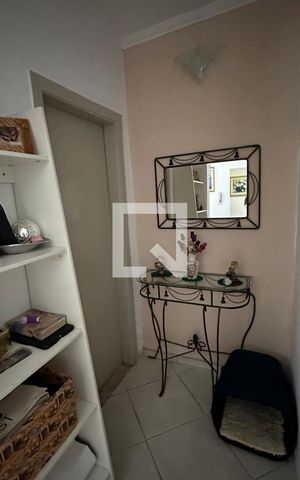 Casa à venda com 334m², 6 quartos e 3 vagas Casa à venda com 334m², 6 quartos e 3 vagasCorredor