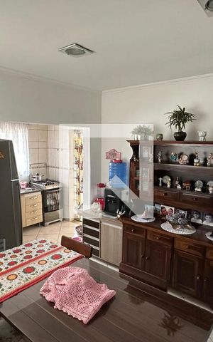 Casa à venda com 334m², 6 quartos e 3 vagas Casa à venda com 334m², 6 quartos e 3 vagasCozinha