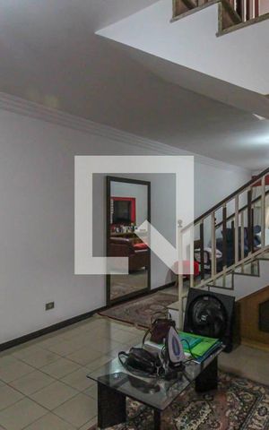 Casa à venda com 159m², 3 quartos e 2 vagasSala