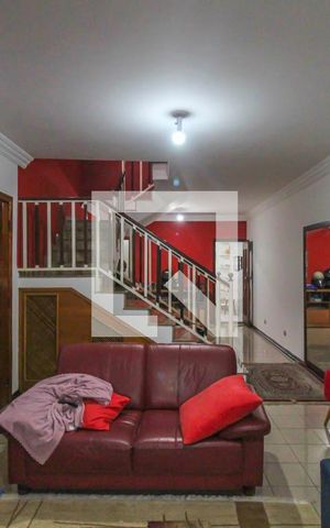 Casa à venda com 159m², 3 quartos e 2 vagasSala