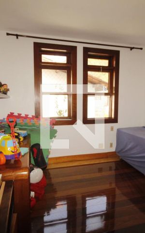 Casa à venda com 400m², 5 quartos e 4 vagasquarto 2