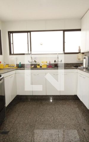 Casa à venda com 400m², 5 quartos e 4 vagasCozinha