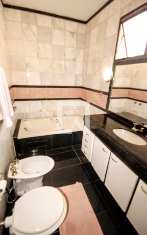 Casa à venda com 400m², 5 quartos e 4 vagasbanheiro 3