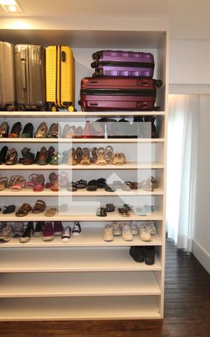 Apartamento à venda com 198m², 3 quartos e 6 vagasQuarto 3 - Closet